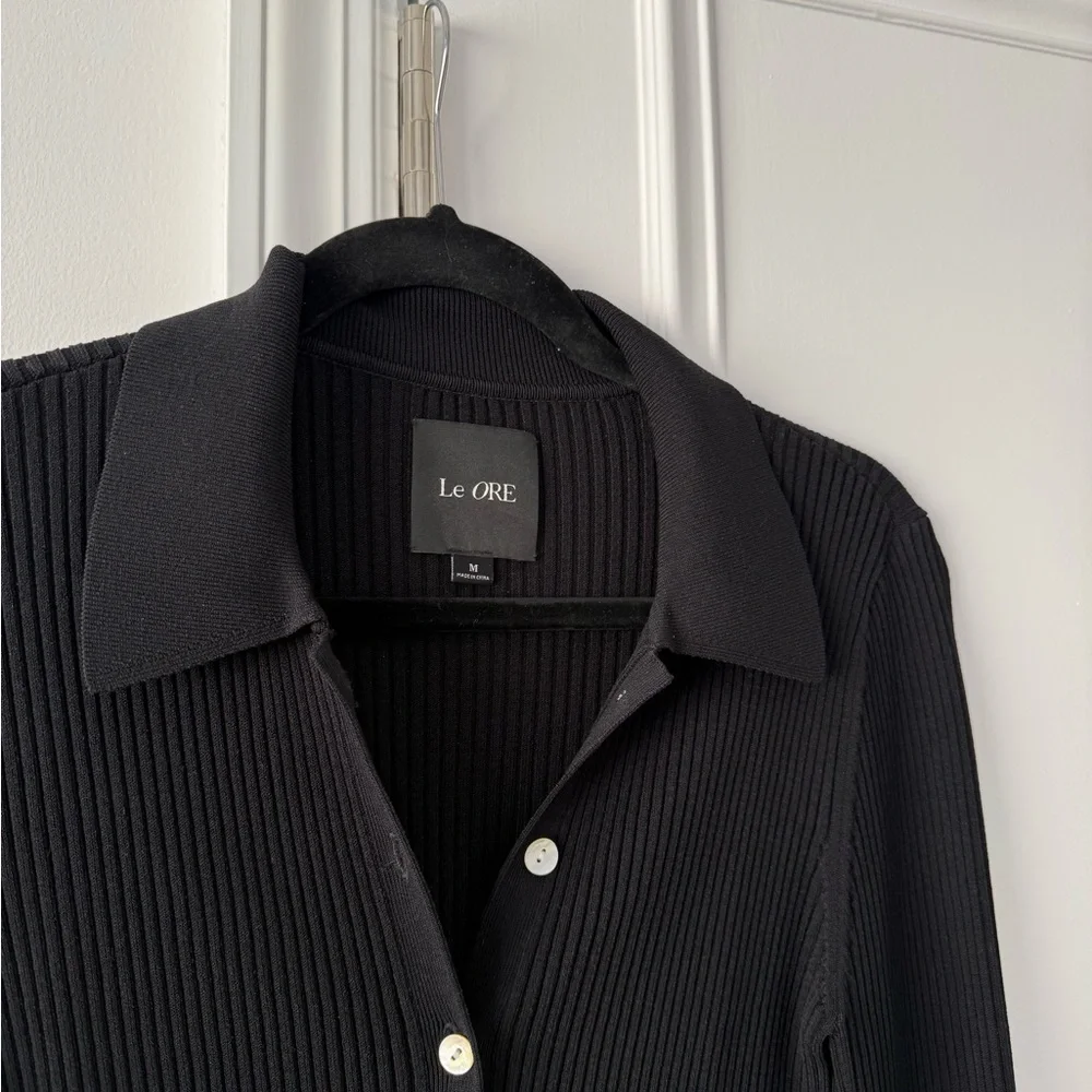 Black Ribbed Button-Up Top - Picture 3 of 5